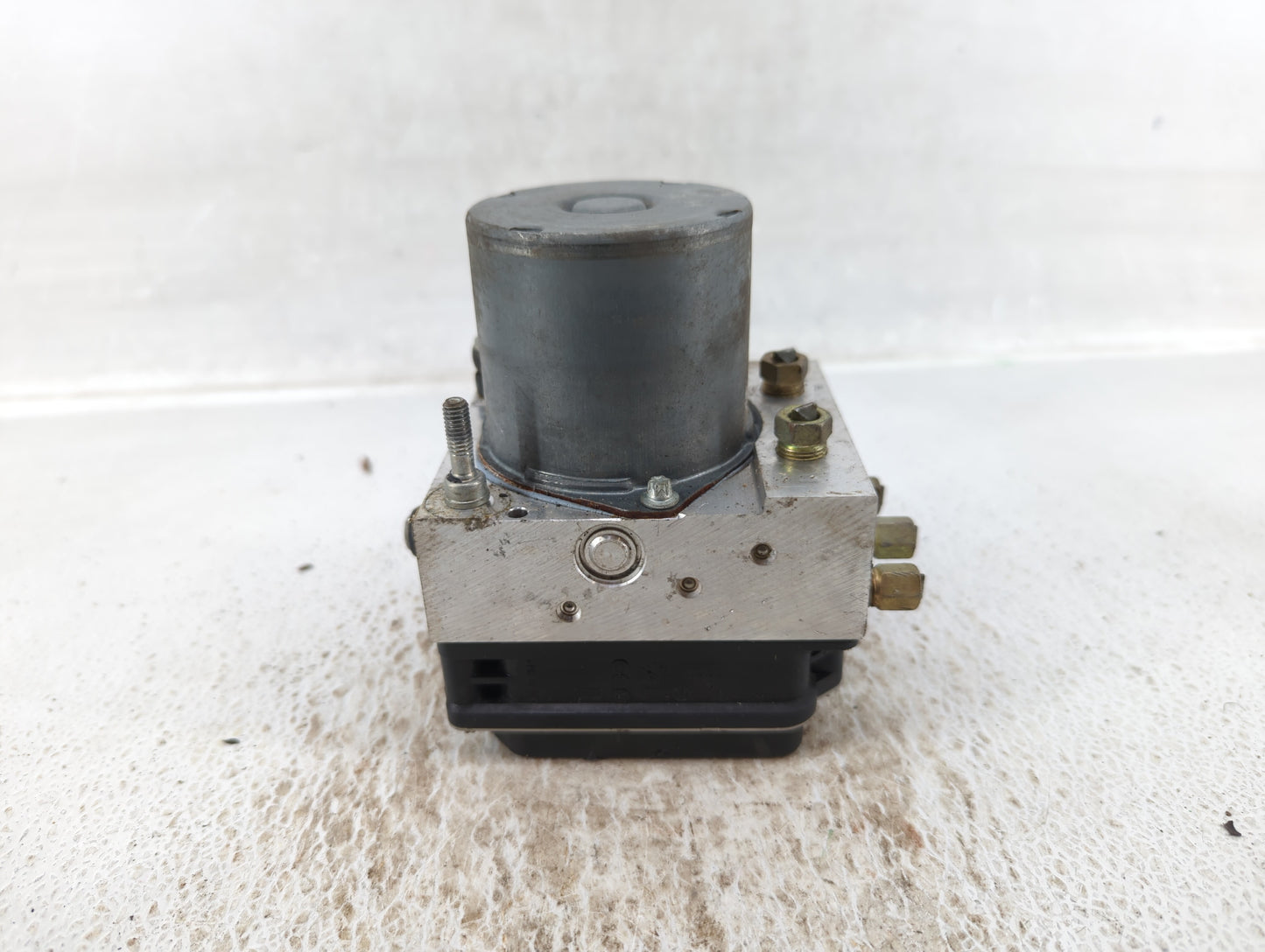 2006-2007 Infiniti M35 ABS Pump Control Module Replacement Fits Fits 2006 2007 OEM Used Auto Parts - Oemusedautoparts1.com