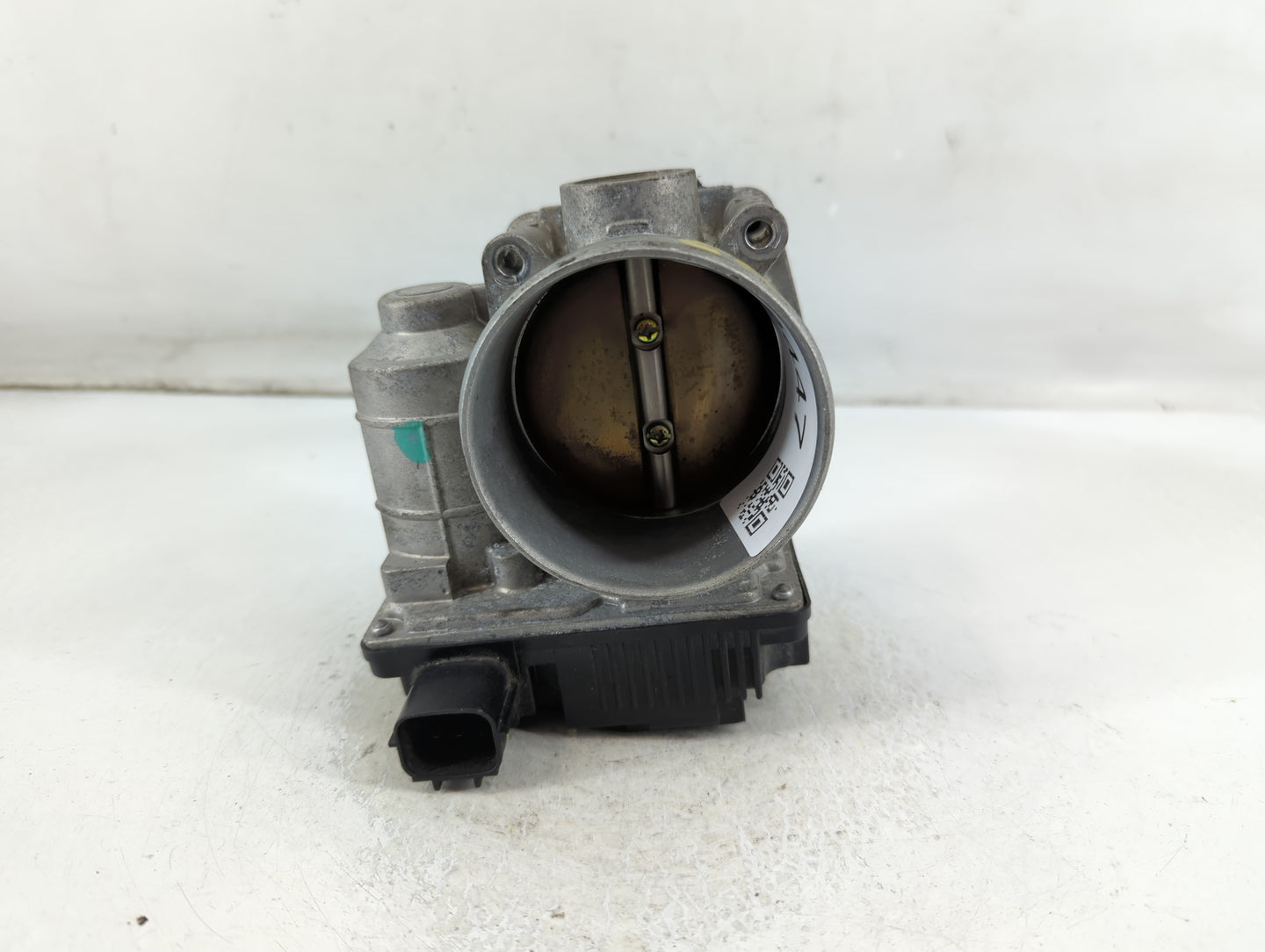 2006 Infiniti M35 Throttle Body P/N:P5105 Fits Fits 2002 2003 2004 2005 OEM Used Auto Parts - Oemusedautoparts1.com