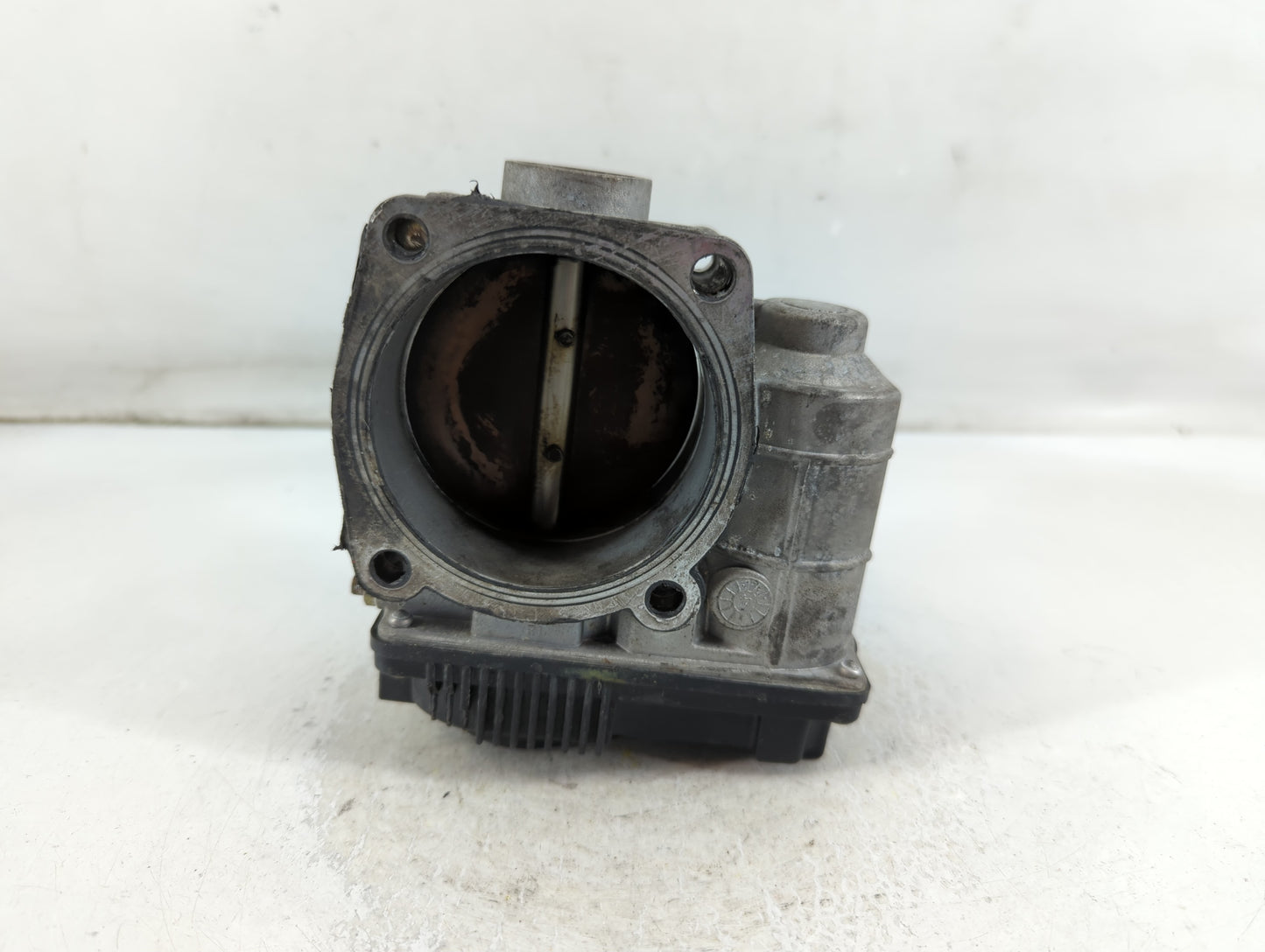 2006 Infiniti M35 Throttle Body P/N:P5105 Fits Fits 2002 2003 2004 2005 OEM Used Auto Parts - Oemusedautoparts1.com