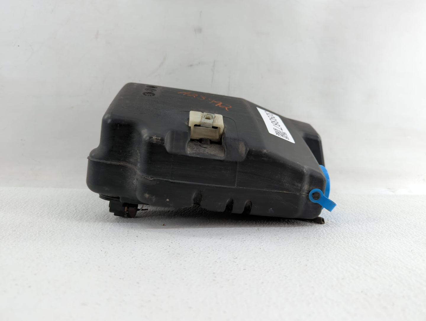 2004-2010 Infiniti Qx56 Windshield Washer Fluid Reservoir Bottle Oem - Oemusedautoparts1.com
