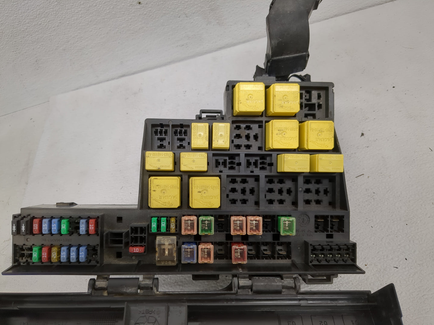2006-2008 Jaguar S-Type Fusebox Fuse Box Panel Relay Module Fits Fits 2006 2007 2008 OEM Used Auto Parts - Oemusedautoparts1