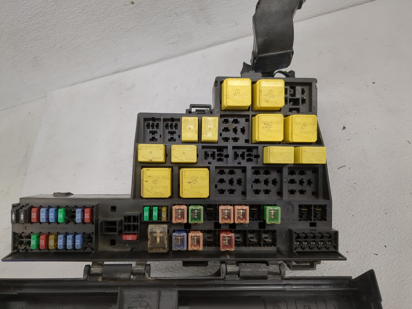 2006-2008 Jaguar S-Type Fusebox Fuse Box Panel Relay Module Fits Fits 2006 2007 2008 OEM Used Auto Parts - Oemusedautoparts1