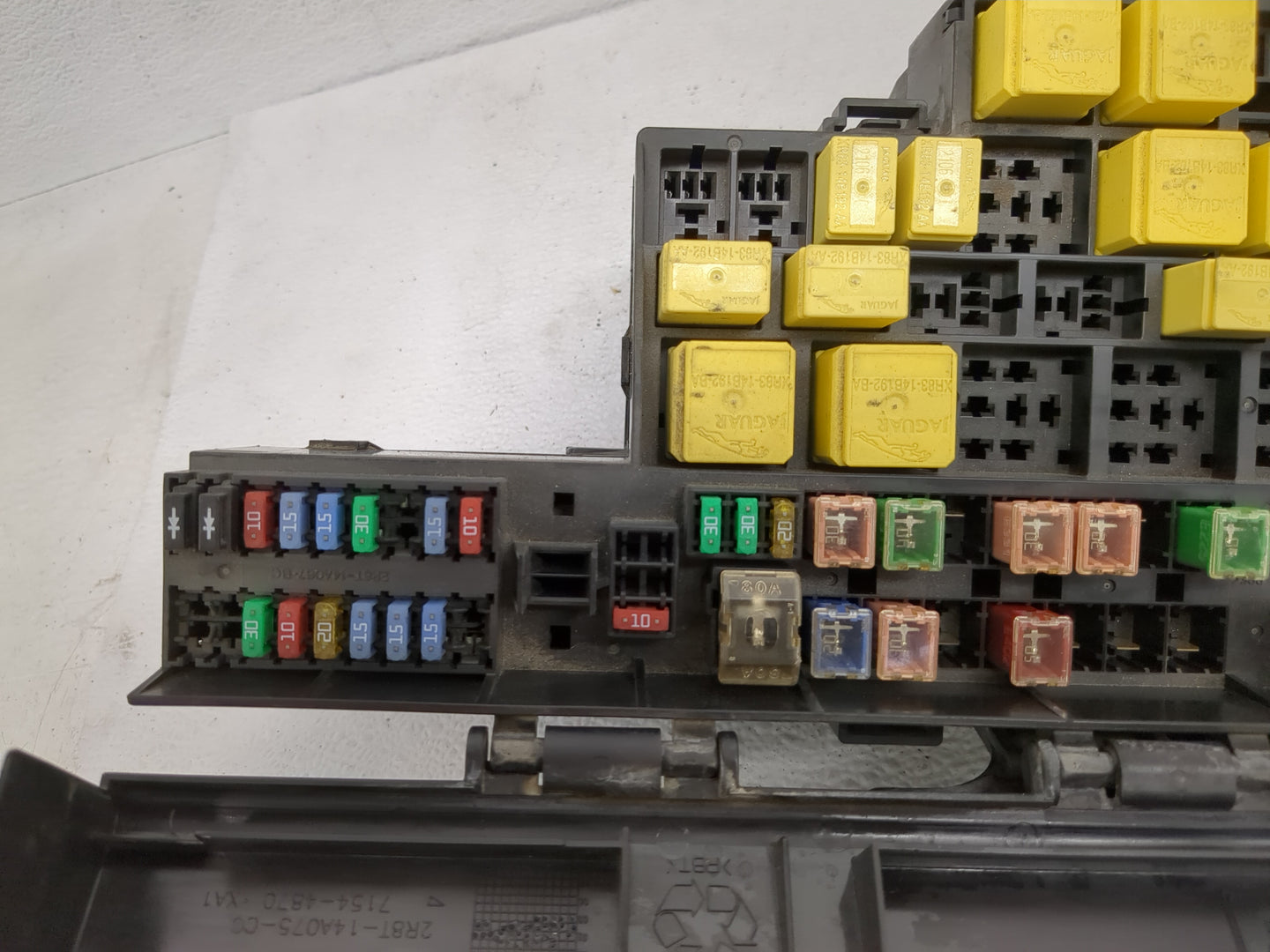 2006-2008 Jaguar S-Type Fusebox Fuse Box Panel Relay Module Fits Fits 2006 2007 2008 OEM Used Auto Parts - Oemusedautoparts1