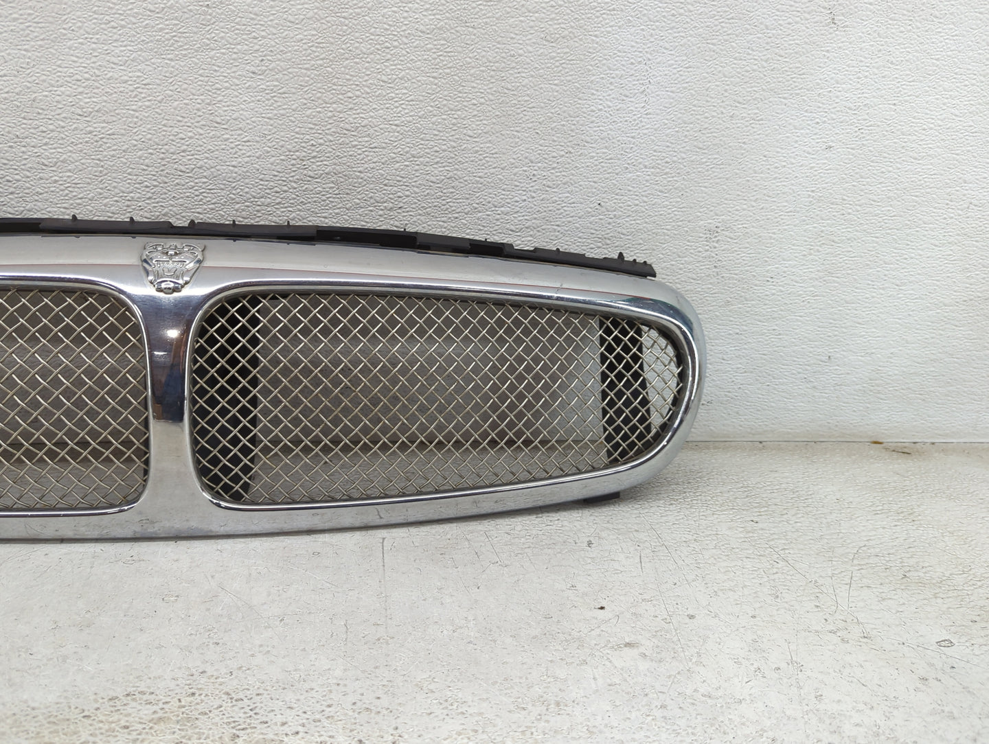 2006-2008 Jaguar X-type Front Grille Bumper Not Included - Oemusedautoparts1.com