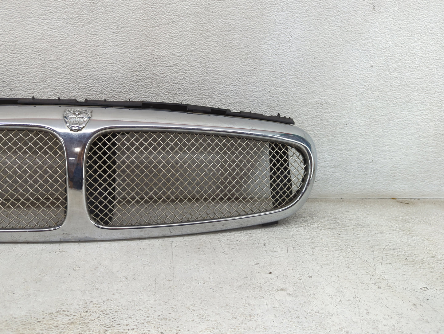 2006-2008 Jaguar X-type Front Grille Bumper Not Included - Oemusedautoparts1.com