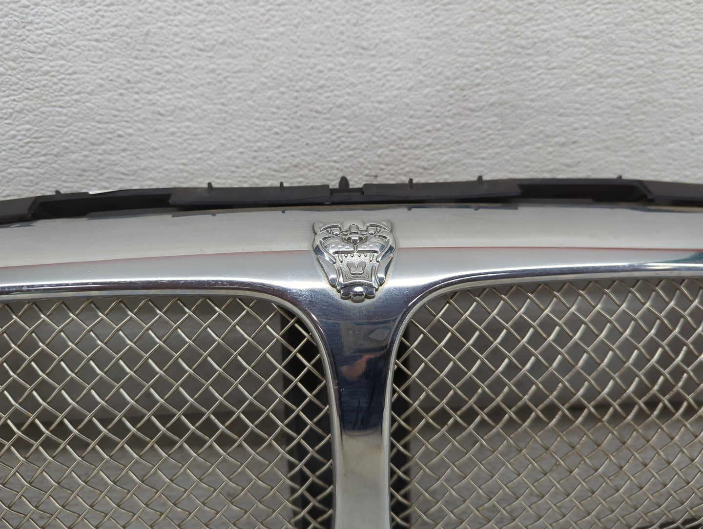 2006-2008 Jaguar X-type Front Grille Bumper Not Included - Oemusedautoparts1.com