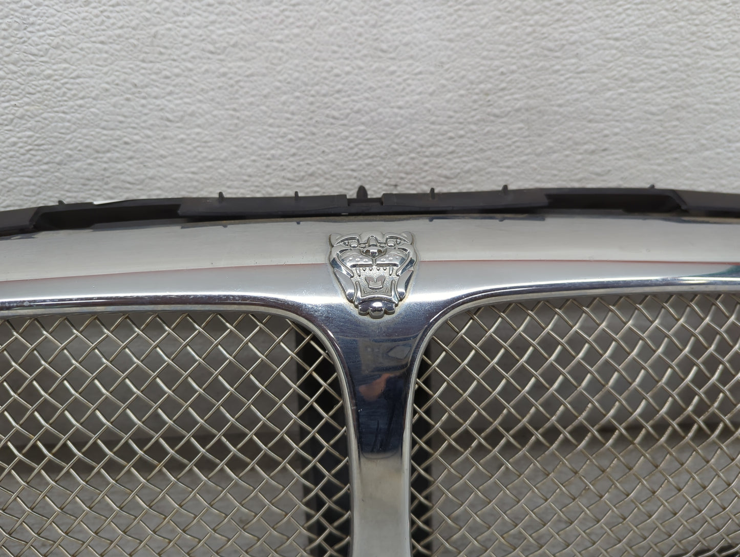 2006-2008 Jaguar X-type Front Grille Bumper Not Included - Oemusedautoparts1.com