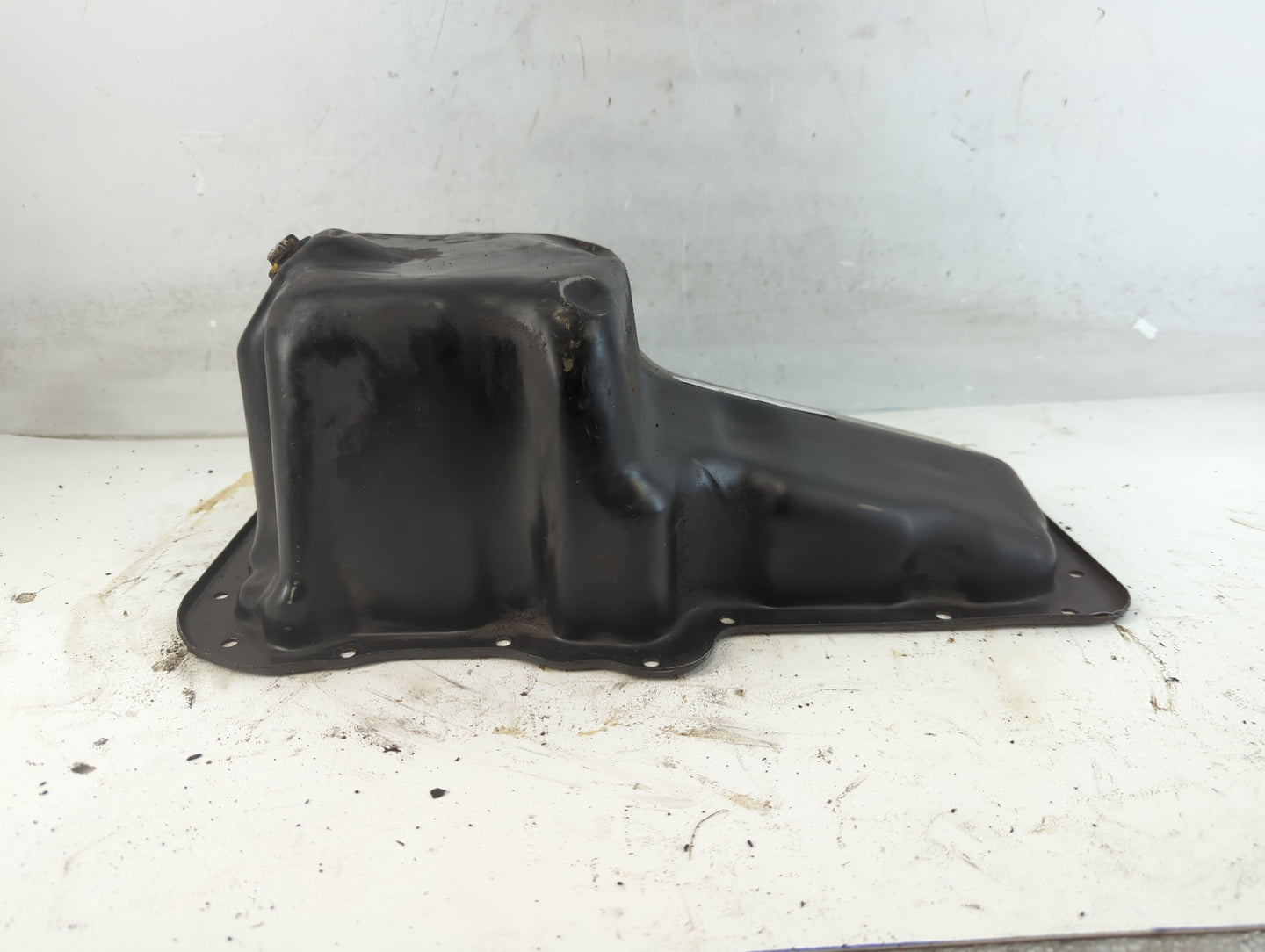 2006 Jeep Cherokee Engine Oil Pan P/N:53021000AO Fits Fits 2005 2007 2008 2009 2010 2011 OEM Used Auto Parts - Oemusedautopa