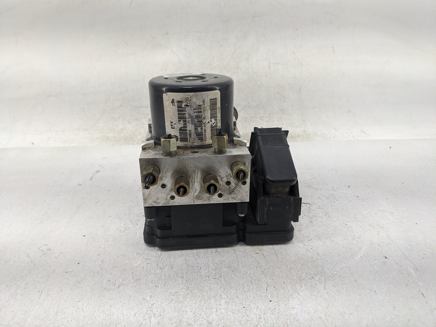 2006 Jeep Commander ABS Pump Control Module Replacement P/N:P52124081AF Fits OEM Used Auto Parts - Oemusedautoparts1.com