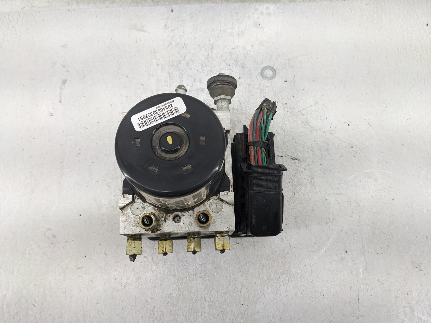 2006 Jeep Commander ABS Pump Control Module Replacement P/N:P52124081AF Fits OEM Used Auto Parts - Oemusedautoparts1.com