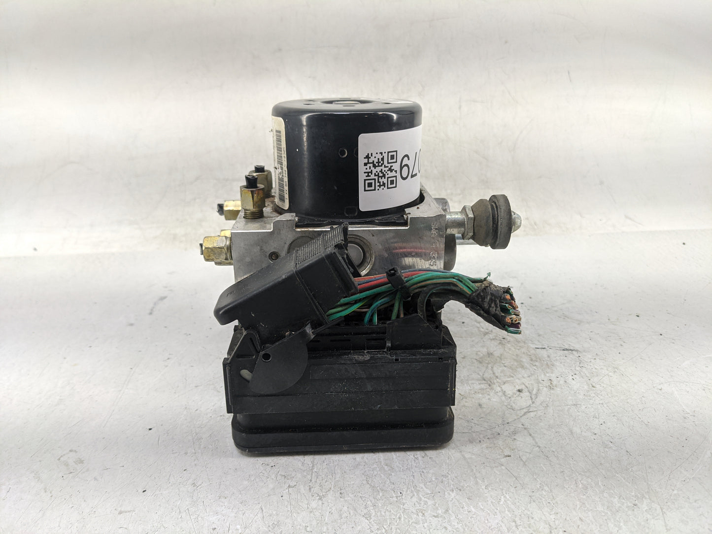 2006 Jeep Commander ABS Pump Control Module Replacement P/N:P52124081AF Fits OEM Used Auto Parts - Oemusedautoparts1.com