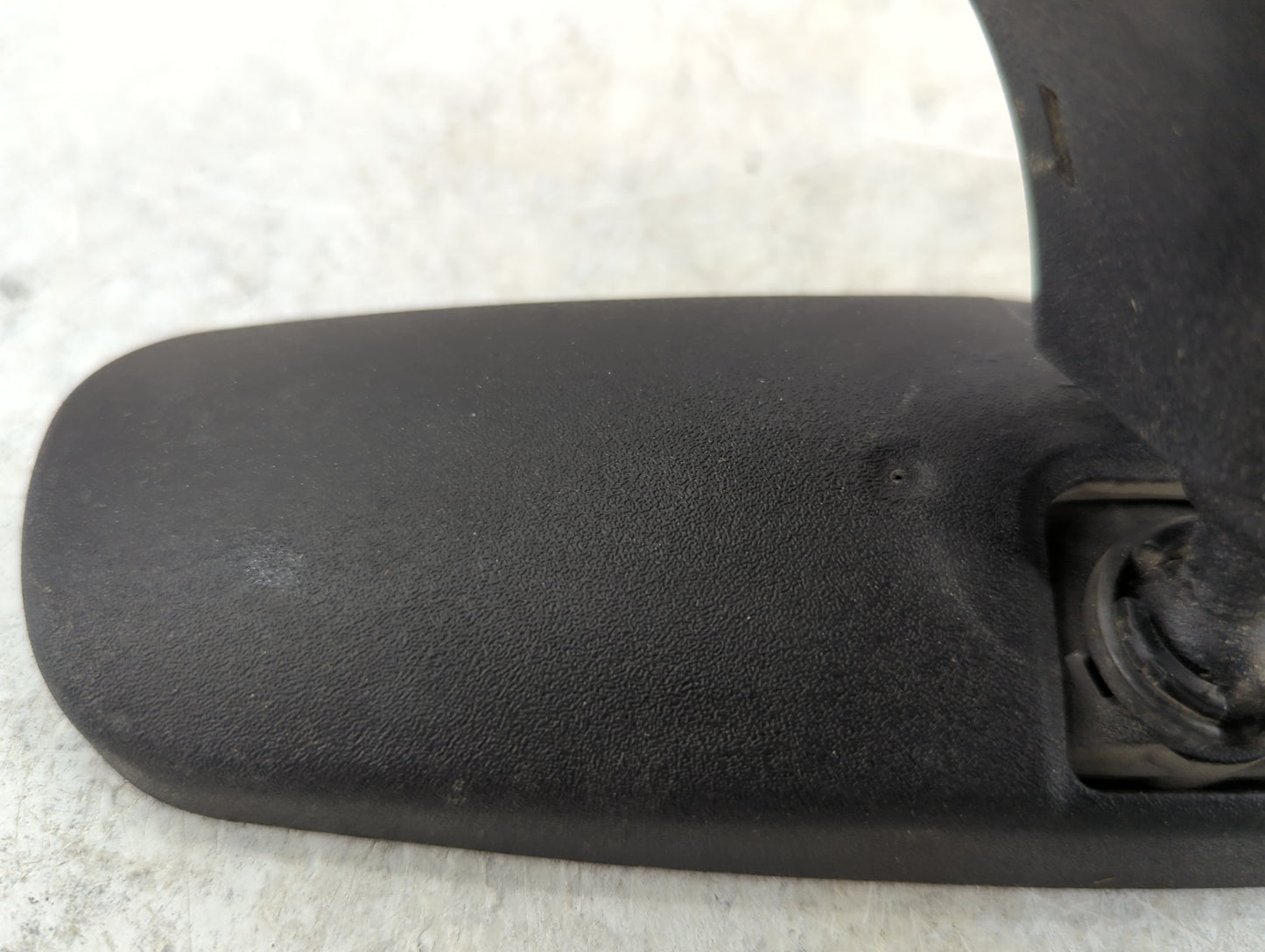 2006 Jeep Commander Interior Rear View Mirror Replacement OEM P/N:E11015617 Fits OEM Used Auto Parts - Oemusedautoparts1.com