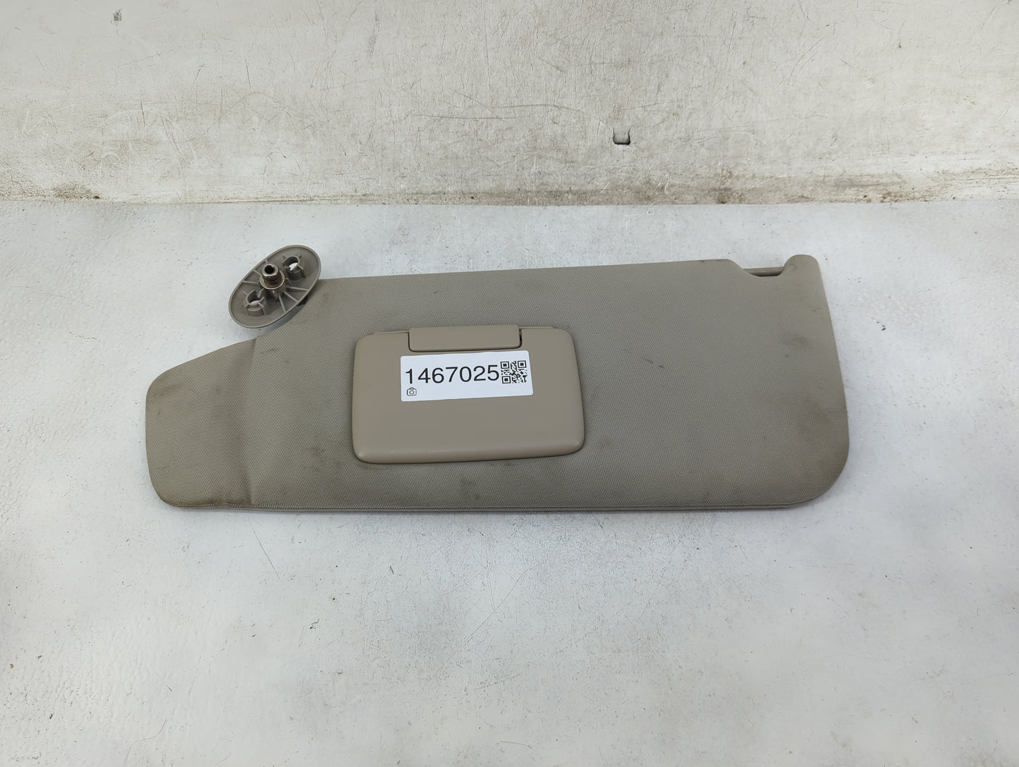 2006 Jeep Commander Sun Visor Shade Replacement Driver Left Mirror Fits OEM Used Auto Parts - Oemusedautoparts1.com