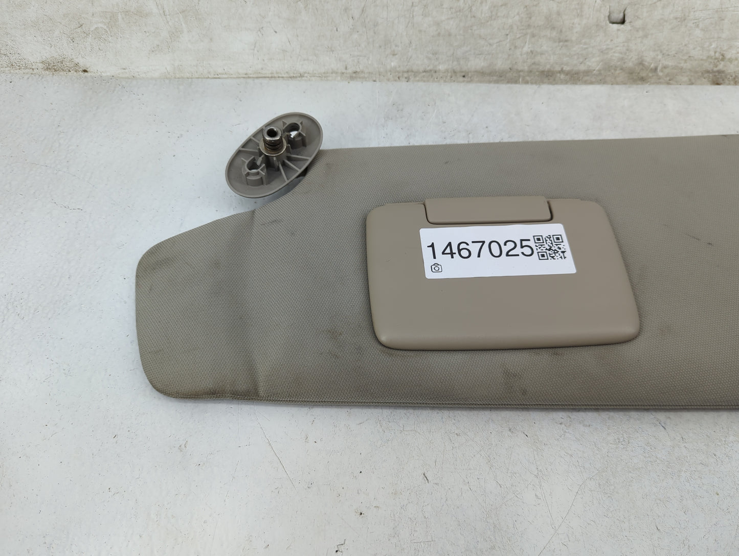 2006 Jeep Commander Sun Visor Shade Replacement Driver Left Mirror Fits OEM Used Auto Parts - Oemusedautoparts1.com