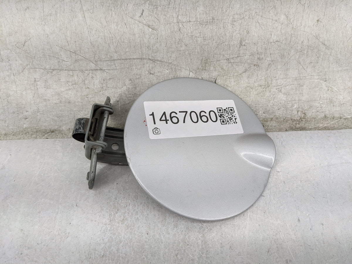 2006 Jeep Commander Fuel Tank Door Lid Gas Tank Silver - Oemusedautoparts1.com