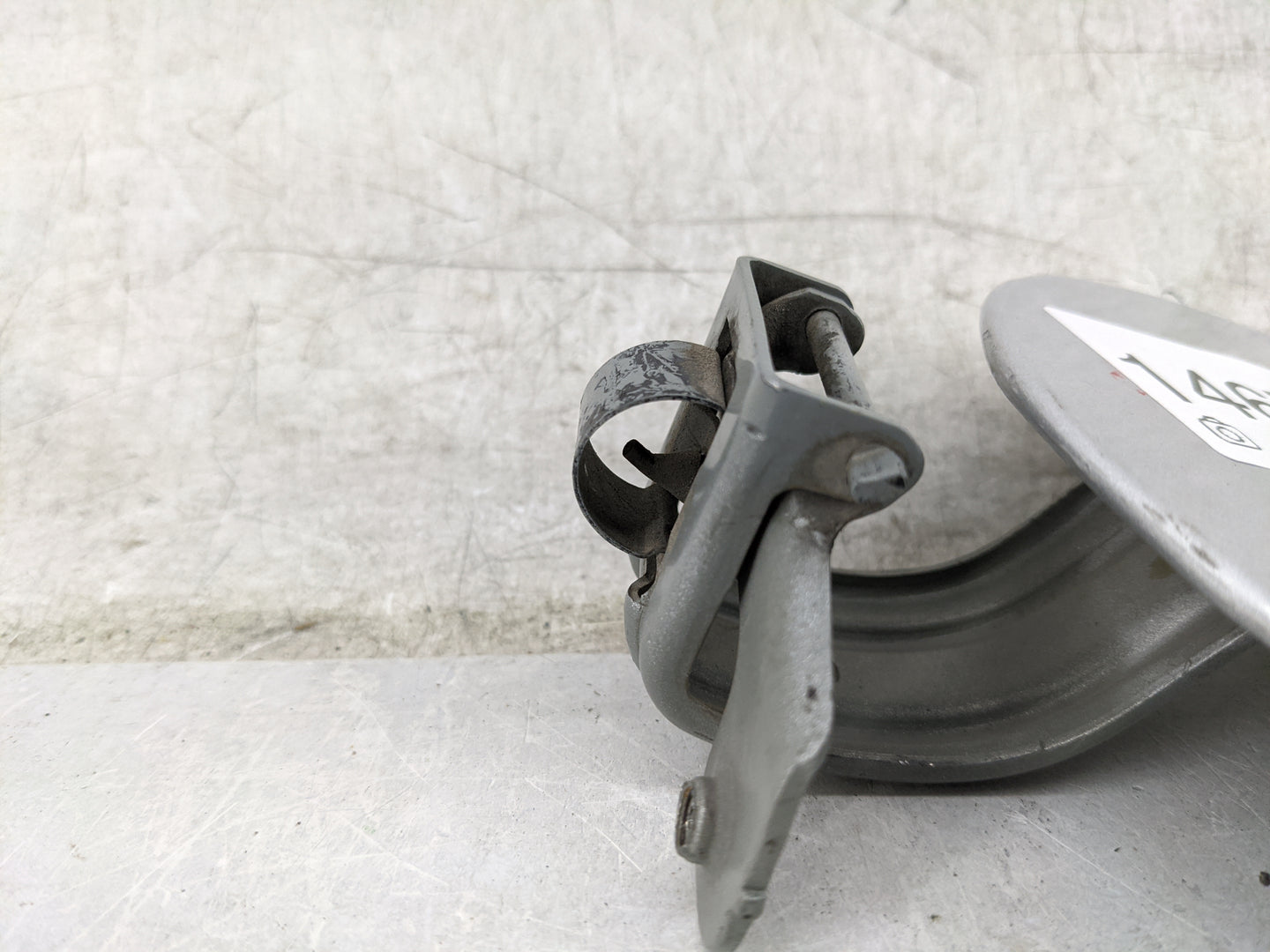2006 Jeep Commander Fuel Tank Door Lid Gas Tank Silver - Oemusedautoparts1.com