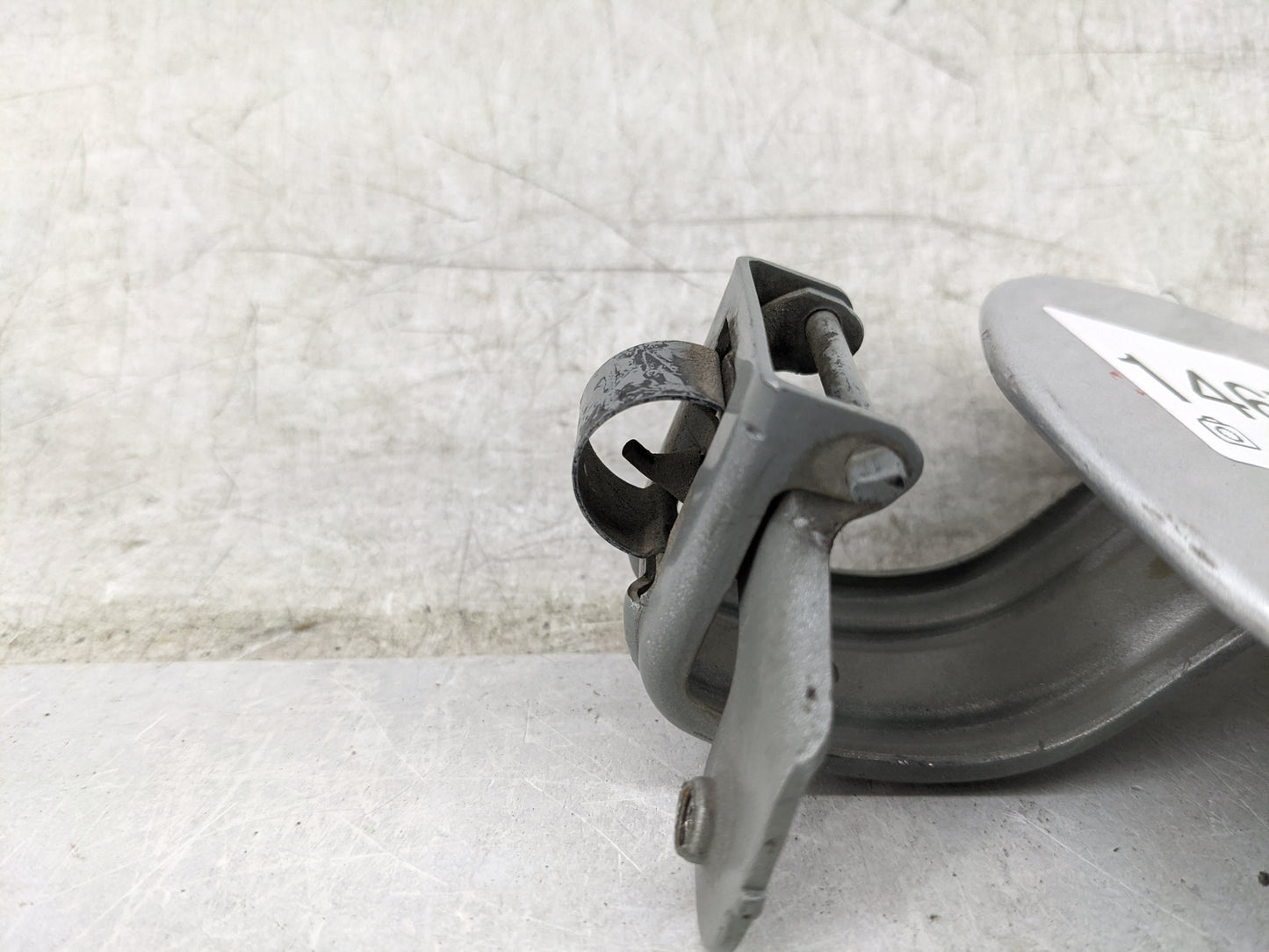 2006 Jeep Commander Fuel Tank Door Lid Gas Tank Silver - Oemusedautoparts1.com