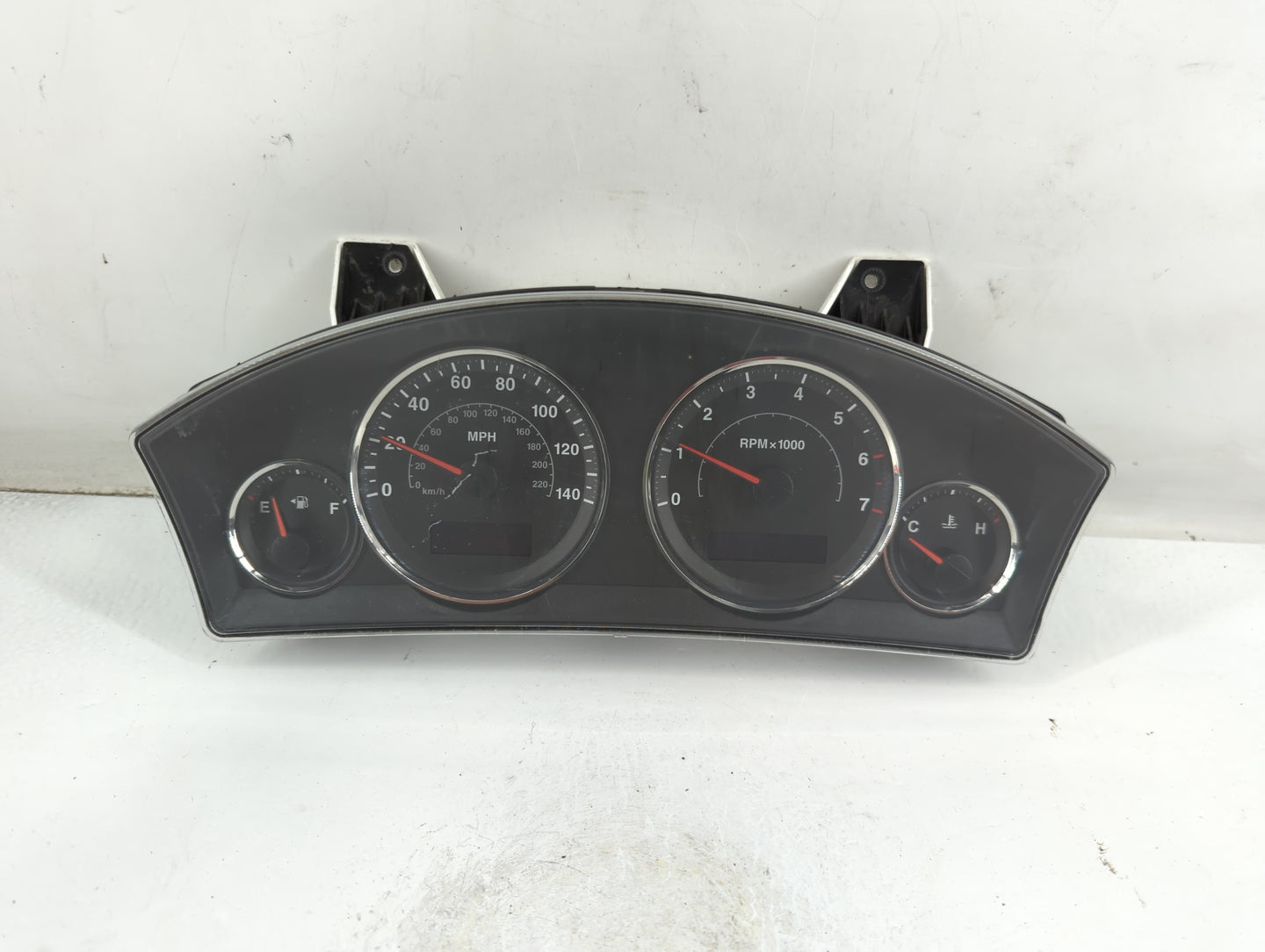 2006 Jeep Commander Instrument Cluster Speedometer Gauges P/N:CR-0034-021-M0-C0 05172901AH Fits OEM Used Auto Parts - Oemuse