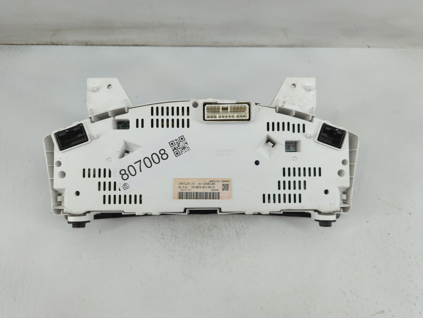 2006 Jeep Commander Instrument Cluster Speedometer Gauges P/N:CR-0034-021-M0-C0 05172901AH Fits OEM Used Auto Parts - Oemuse