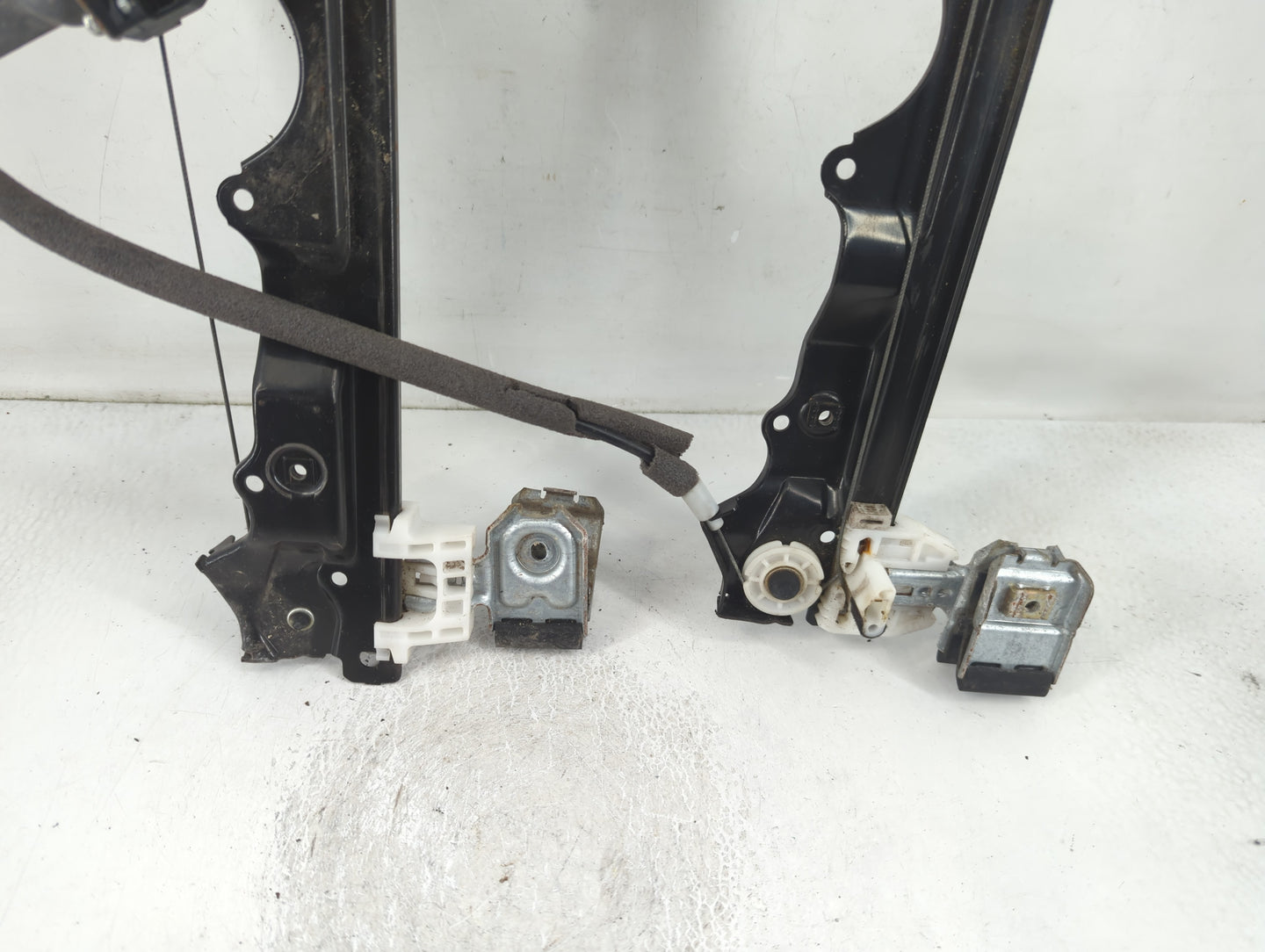 2006-2010 Jeep Commander Window Regulator Passenger Front - Oemusedautoparts1.com