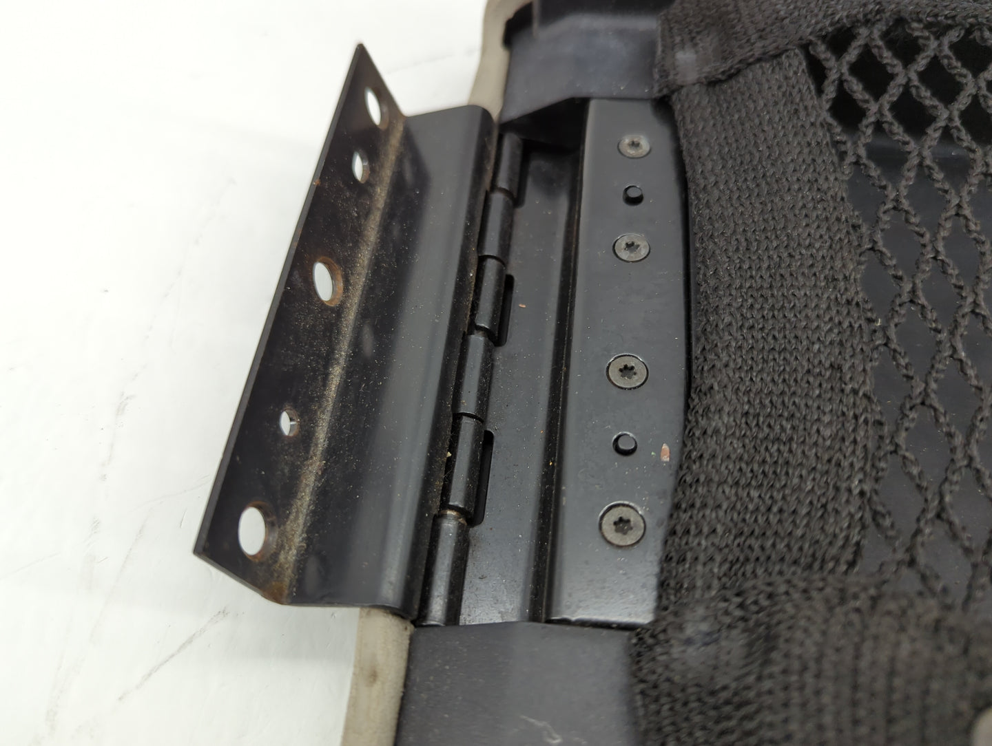2006-2007 Jeep Commander Center Console Armrest Cover Lid Fits Fits 2006 2007 OEM Used Auto Parts - Oemusedautoparts1.com