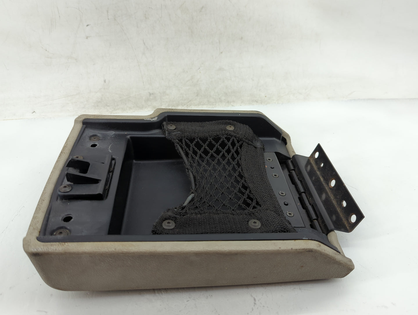 2006-2007 Jeep Commander Center Console Armrest Cover Lid Fits Fits 2006 2007 OEM Used Auto Parts - Oemusedautoparts1.com
