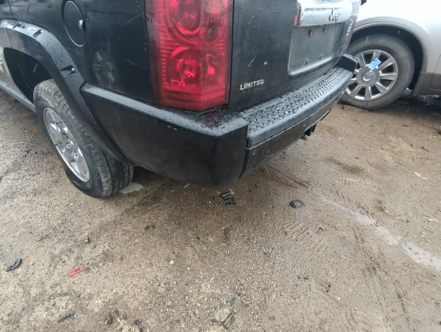 2006-2010 Jeep Commander Rear Bumper Assembly Oem - Oemusedautoparts1.com