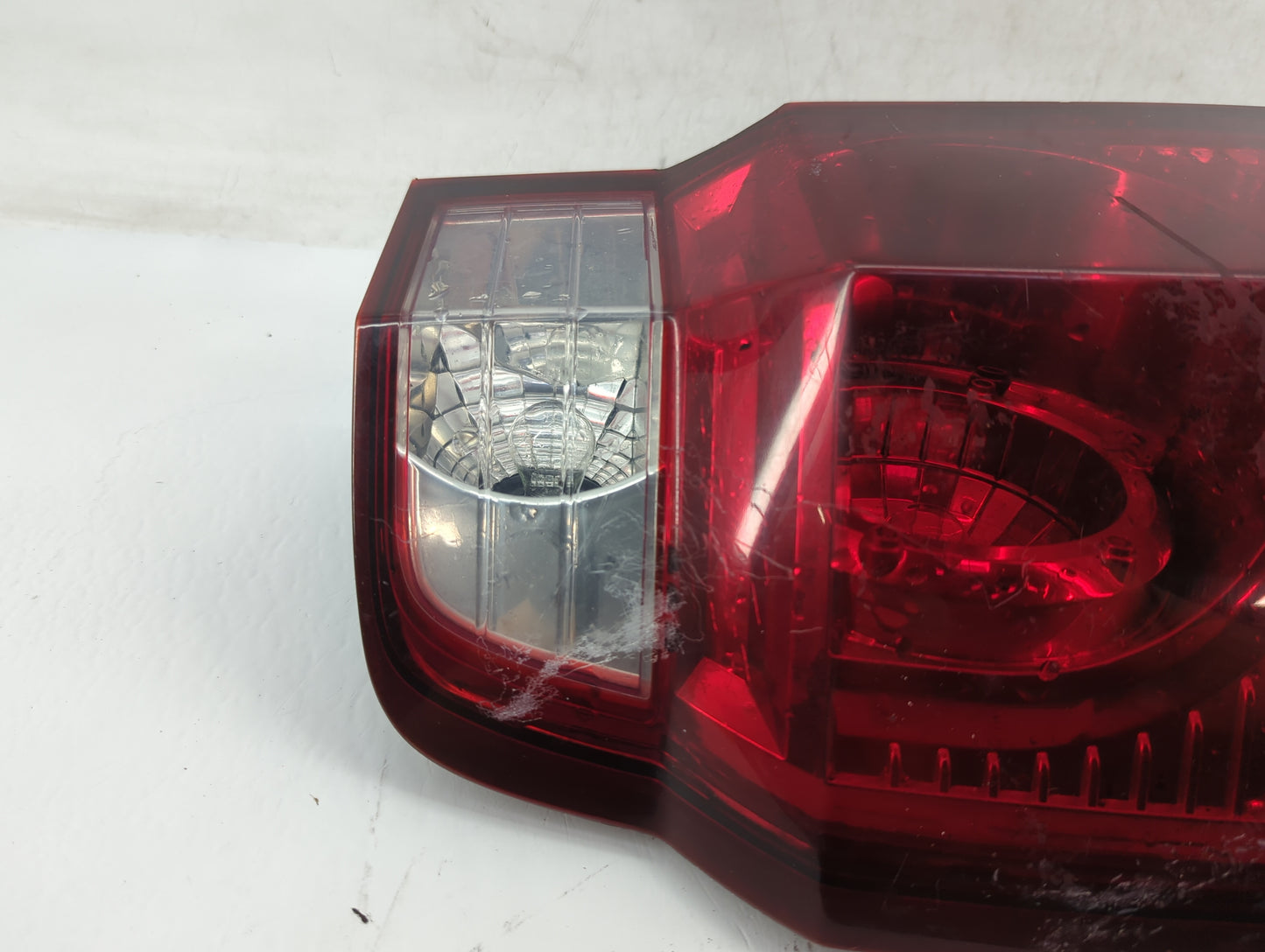 2006-2010 Jeep Commander Tail Light Assembly Passenger Right OEM Fits Fits 2006 2007 2008 2009 2010 OEM Used Auto Parts - Oe