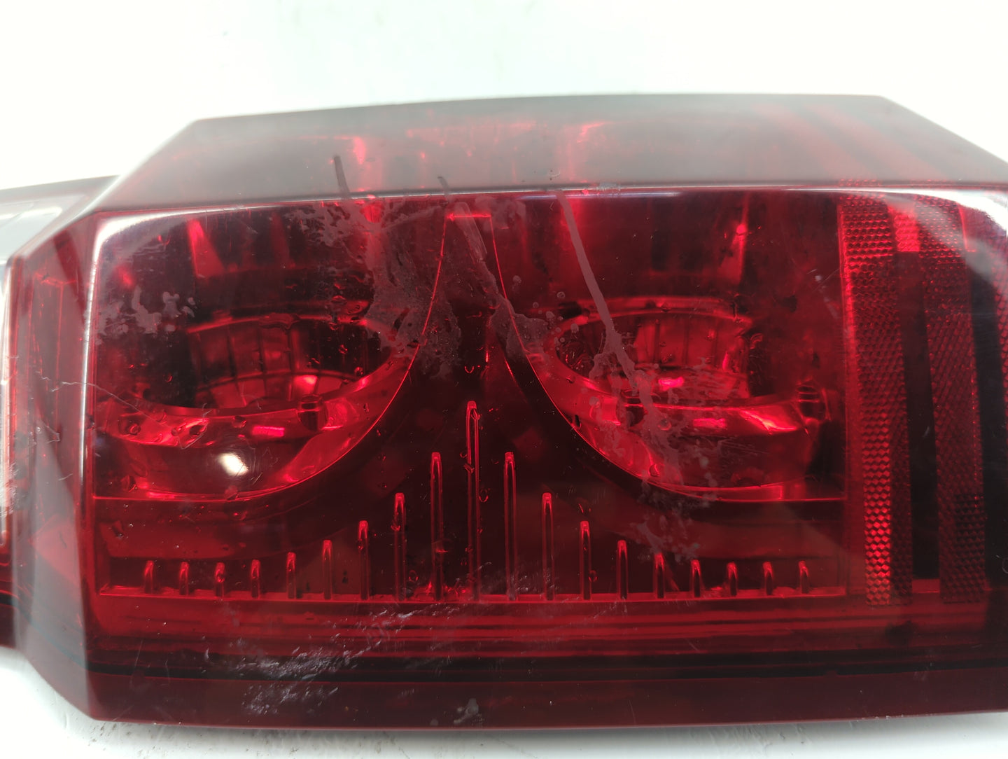 2006-2010 Jeep Commander Tail Light Assembly Passenger Right OEM Fits Fits 2006 2007 2008 2009 2010 OEM Used Auto Parts - Oe
