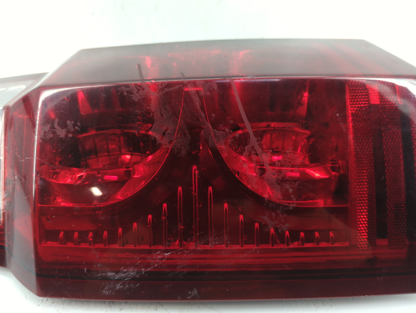 2006-2010 Jeep Commander Tail Light Assembly Passenger Right OEM Fits Fits 2006 2007 2008 2009 2010 OEM Used Auto Parts - Oe