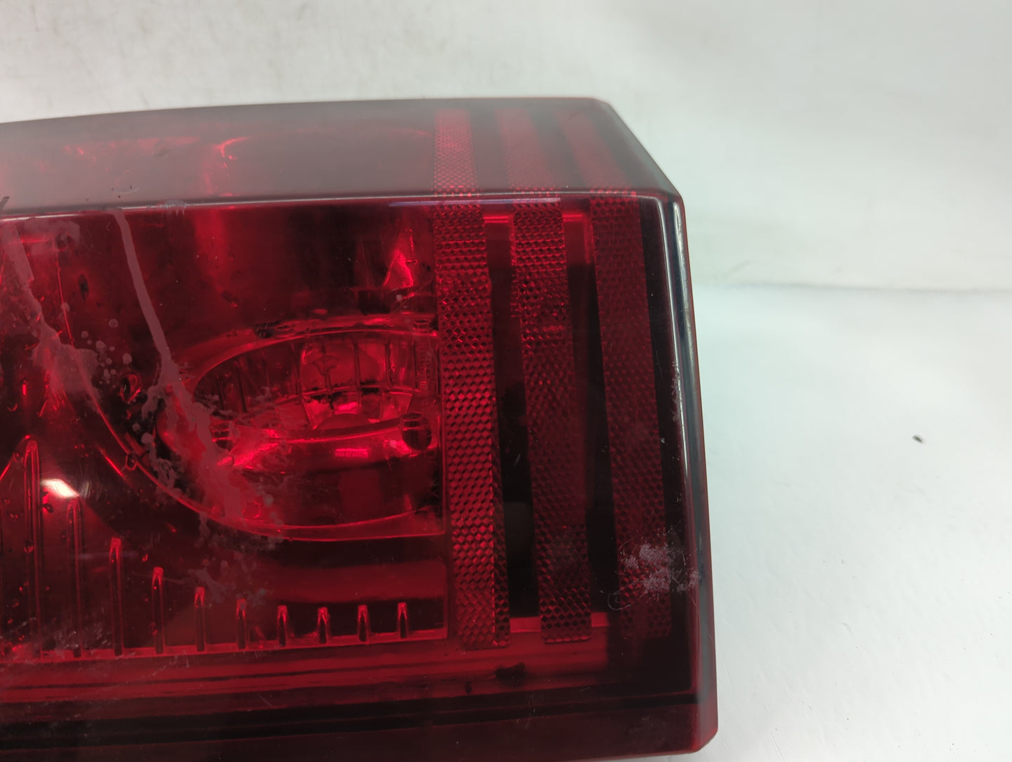 2006-2010 Jeep Commander Tail Light Assembly Passenger Right OEM Fits Fits 2006 2007 2008 2009 2010 OEM Used Auto Parts - Oe