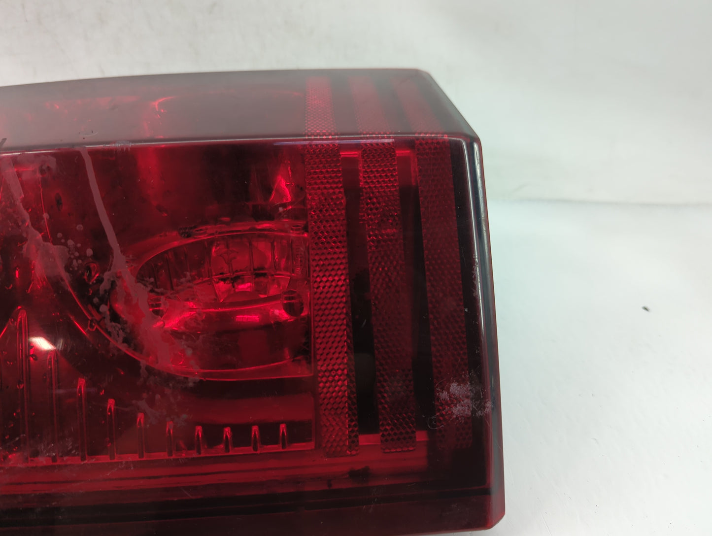 2006-2010 Jeep Commander Tail Light Assembly Passenger Right OEM Fits Fits 2006 2007 2008 2009 2010 OEM Used Auto Parts - Oe