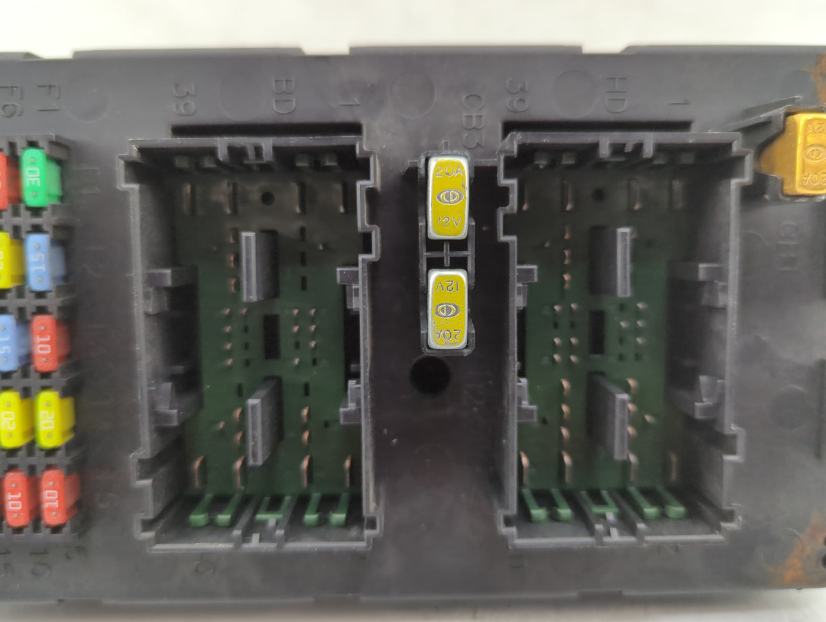 2006-2006 Jeep Commander Body Control Module Bcm Inner Cabin Fuse Box 831578 - Oemusedautoparts1.com