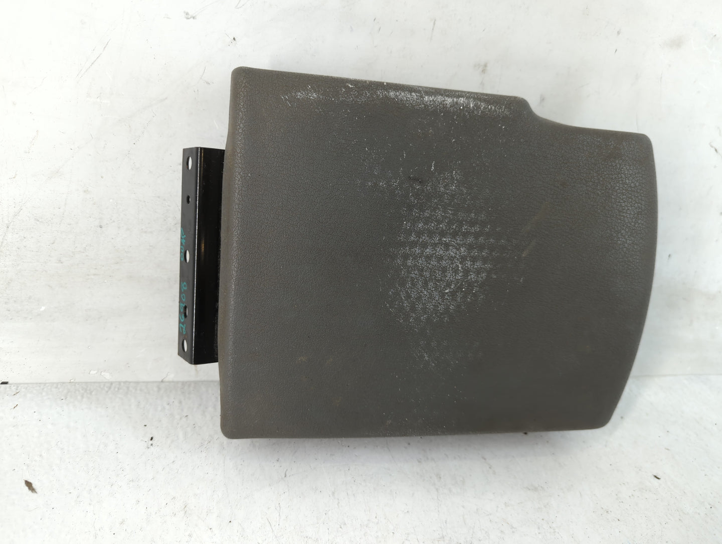 2006 Jeep Commander Center Console Armrest Cover Lid Fits OEM Used Auto Parts - Oemusedautoparts1.com