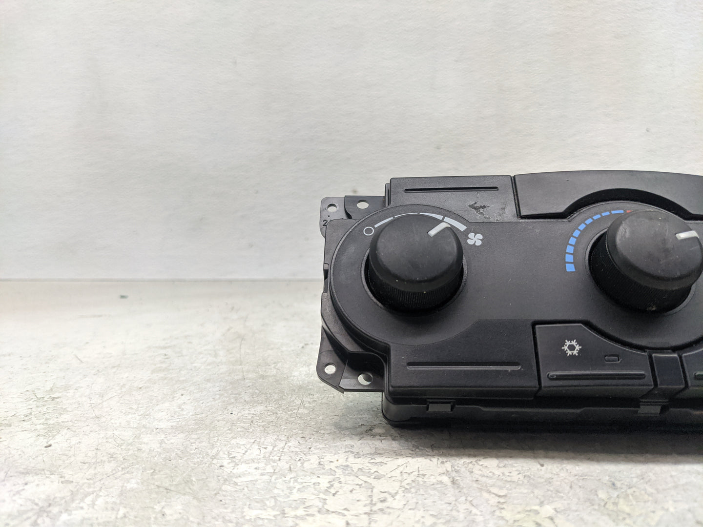 2006-2007 Jeep Commander Climate Control Module Temperature AC/Heater Replacement P/N:P55111009AK Fits Fits 2005 2006 2007 O