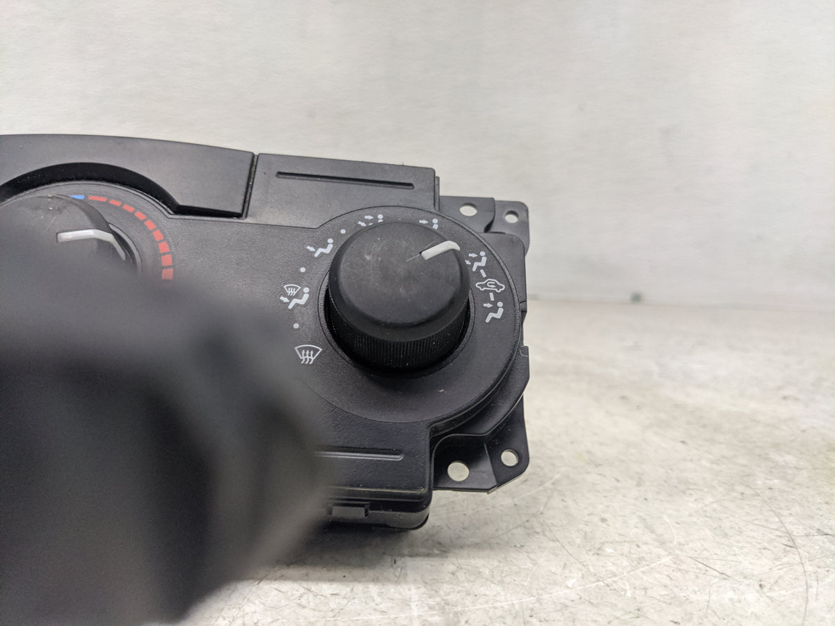 2006-2007 Jeep Commander Climate Control Module Temperature AC/Heater Replacement P/N:P55111009AK Fits Fits 2005 2006 2007 O