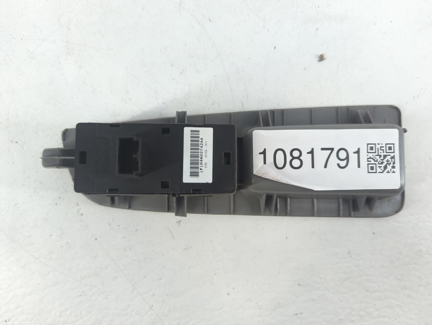 2006-2010 Jeep Grand Cherokee Master Power Window Switch Replacement Driver Side Left P/N:04602742AA Fits OEM Used Auto Part
