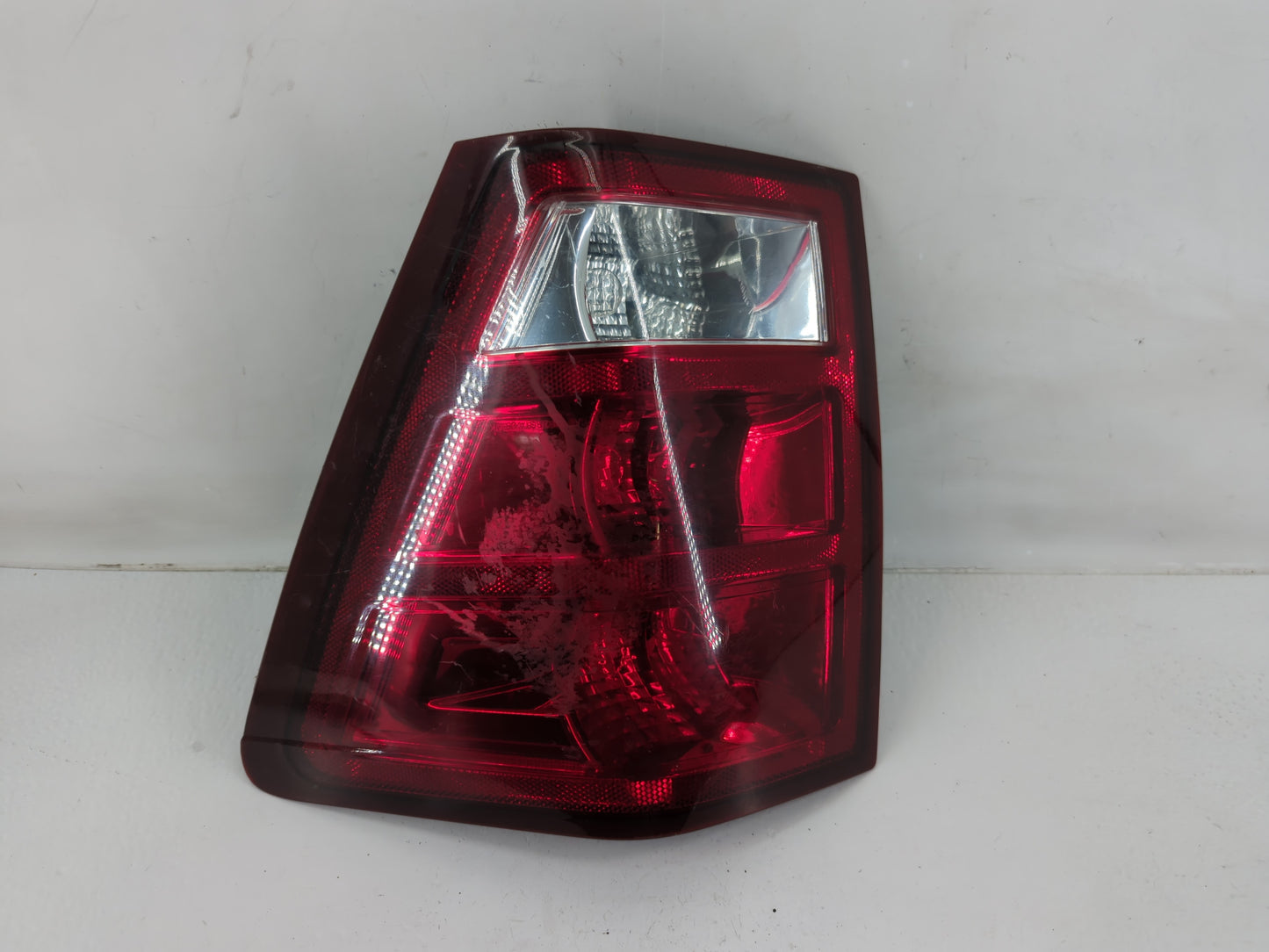 2005-2006 Jeep Grand Cherokee Tail Light Assembly Passenger Right OEM P/N:55156614AF Fits Fits 2005 2006 OEM Used Auto Parts
