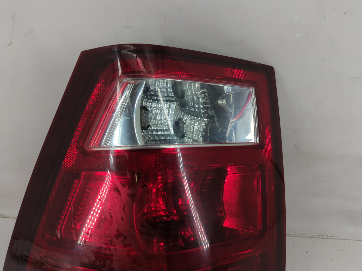 2005-2006 Jeep Grand Cherokee Tail Light Assembly Passenger Right OEM P/N:55156614AF Fits Fits 2005 2006 OEM Used Auto Parts
