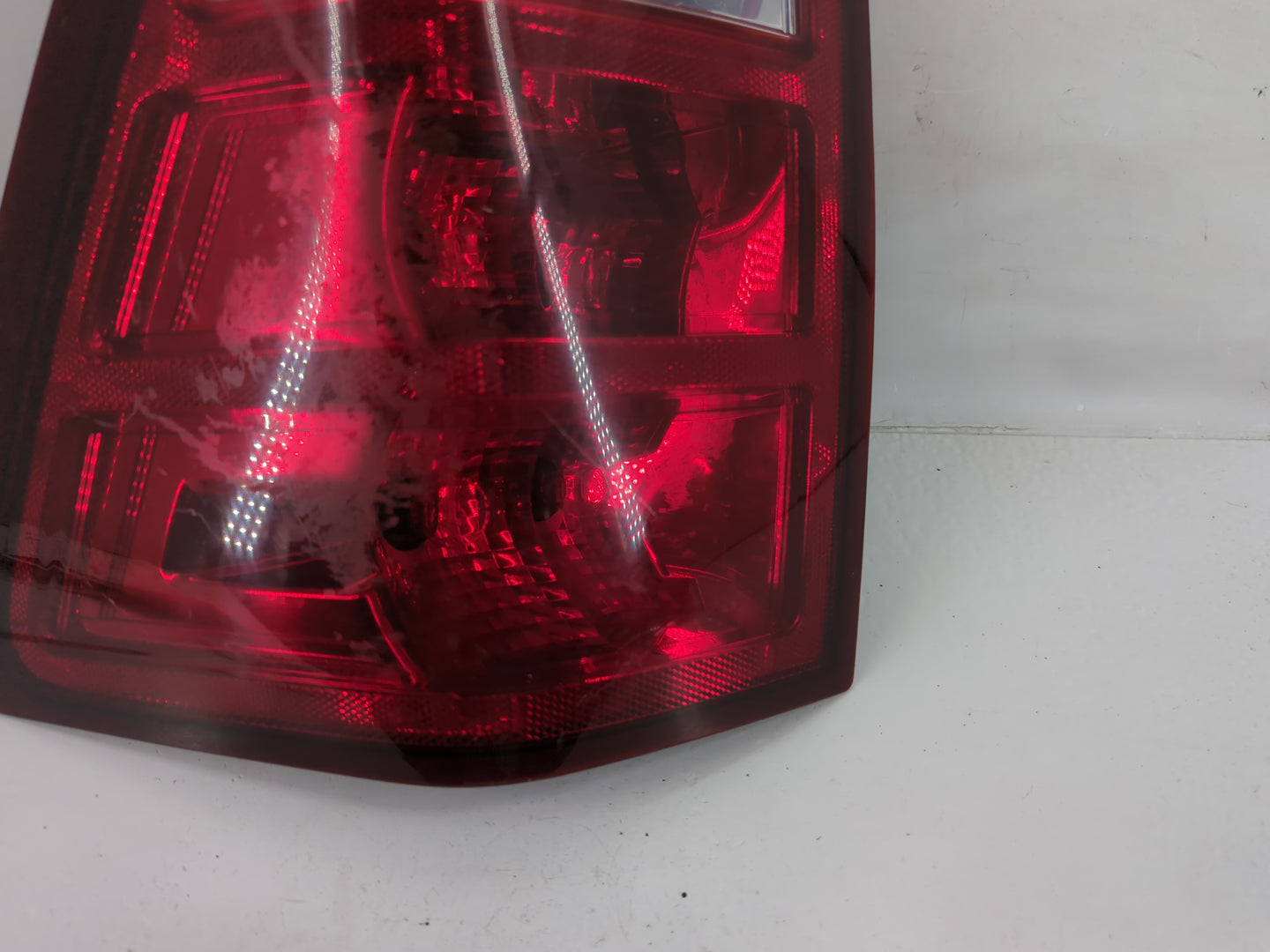 2005-2006 Jeep Grand Cherokee Tail Light Assembly Passenger Right OEM P/N:55156614AF Fits Fits 2005 2006 OEM Used Auto Parts