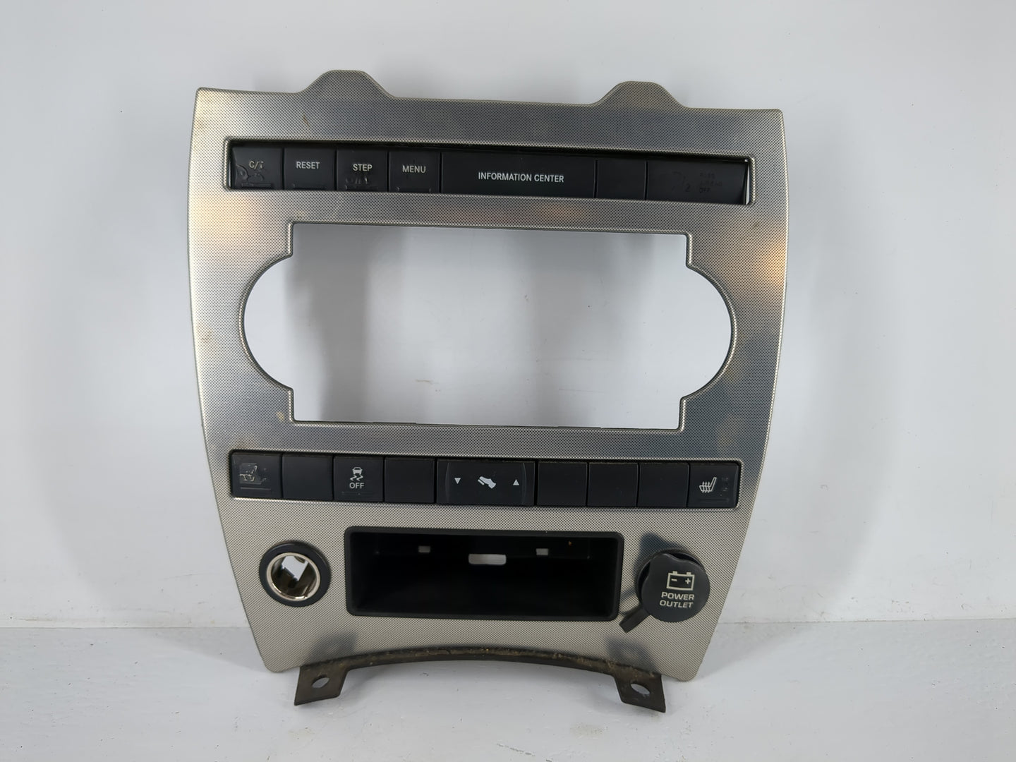 2005-2007 Jeep Grand Cherokee Radio AM FM Cd Player Receiver Replacement P/N:746-75655-53 Fits OEM Used Auto Parts - Oemused