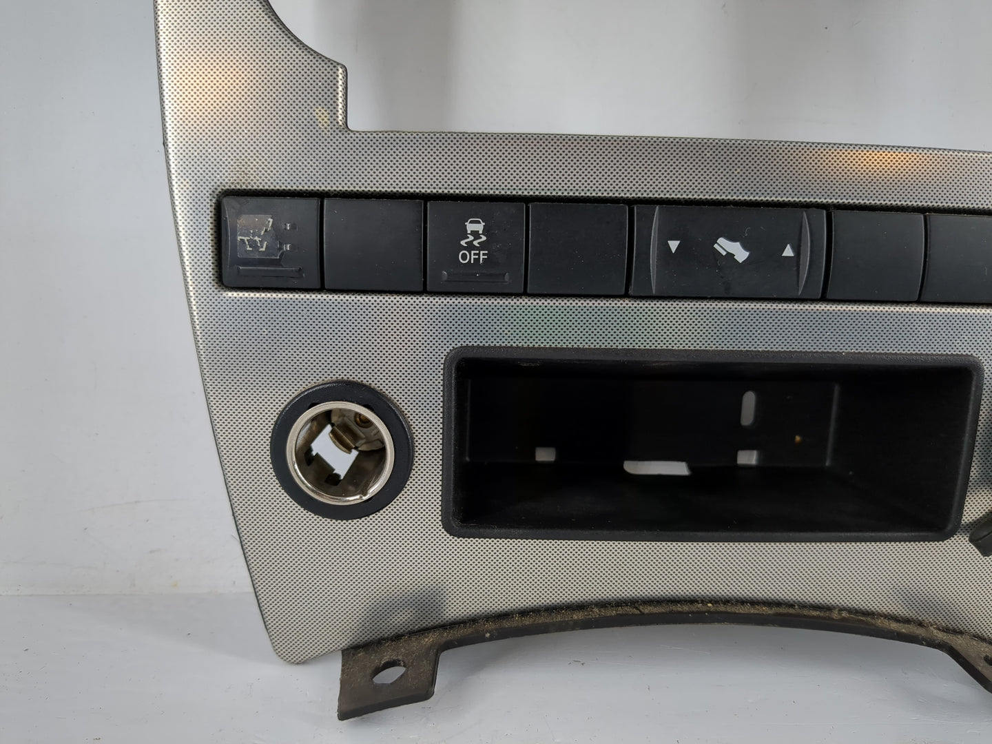 2005-2007 Jeep Grand Cherokee Radio AM FM Cd Player Receiver Replacement P/N:746-75655-53 Fits OEM Used Auto Parts - Oemused