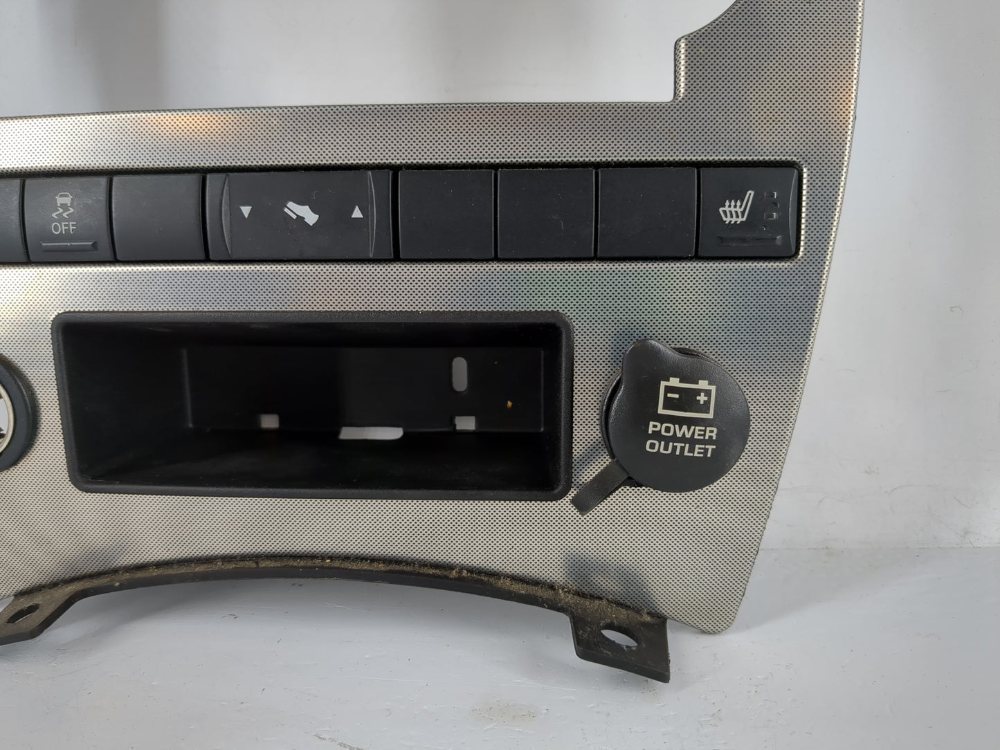 2005-2007 Jeep Grand Cherokee Radio AM FM Cd Player Receiver Replacement P/N:746-75655-53 Fits OEM Used Auto Parts - Oemused