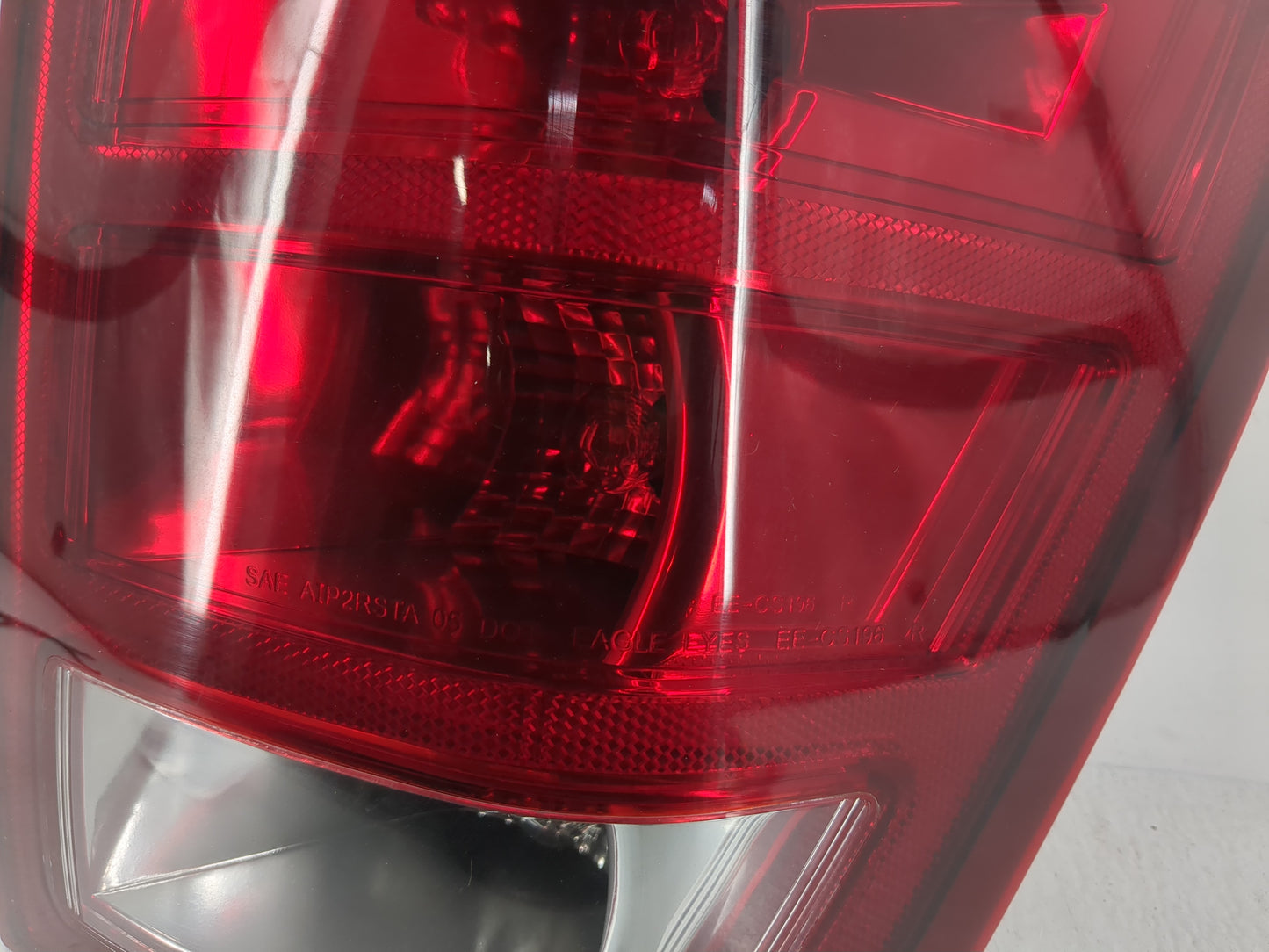 2005-2006 Jeep Grand Cherokee Tail Light Assembly Passenger Right OEM Fits Fits 2005 2006 OEM Used Auto Parts - Oemusedautop