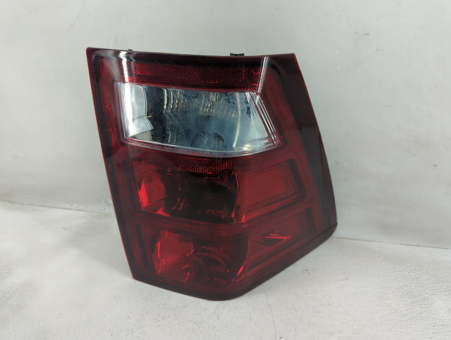 2005-2006 Jeep Grand Cherokee Tail Light Assembly Driver Left OEM Fits Fits 2005 2006 OEM Used Auto Parts - Oemusedautoparts
