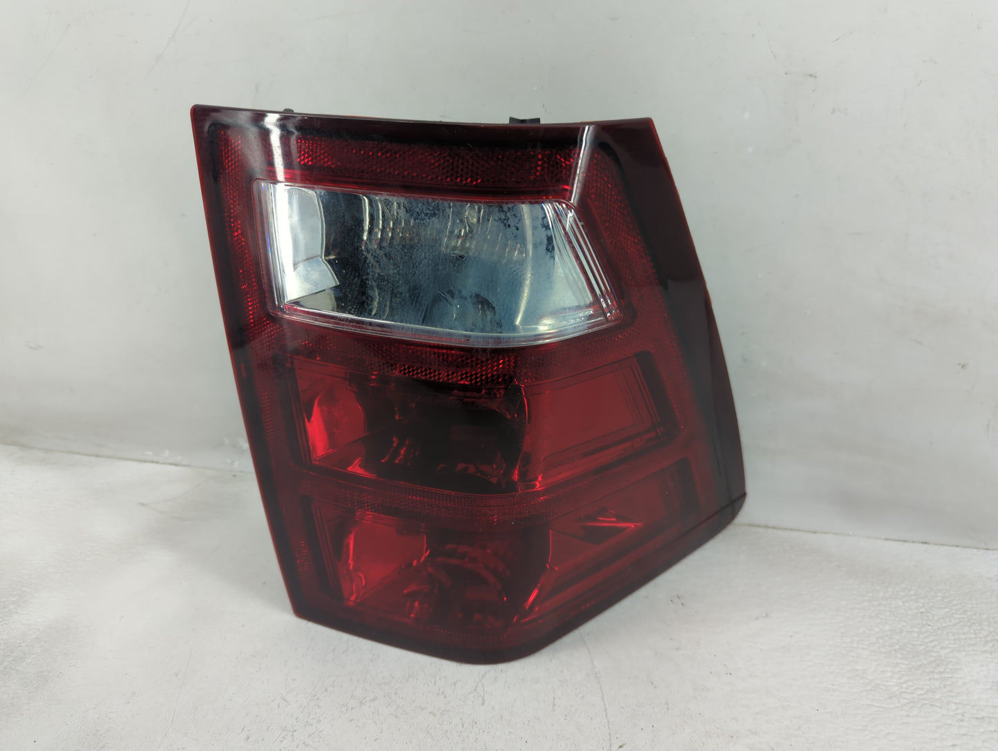 2005-2006 Jeep Grand Cherokee Tail Light Assembly Driver Left OEM Fits Fits 2005 2006 OEM Used Auto Parts - Oemusedautoparts
