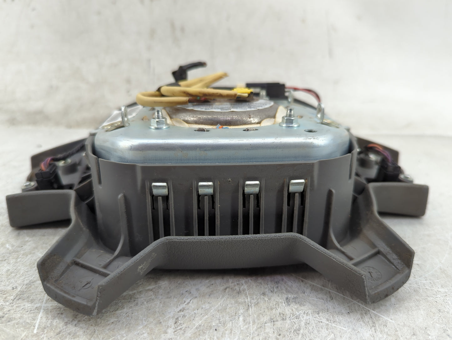 2005-2007 Jeep Grand Cherokee Air Bag Driver Left Steering Wheel Mounted - Oemusedautoparts1.com