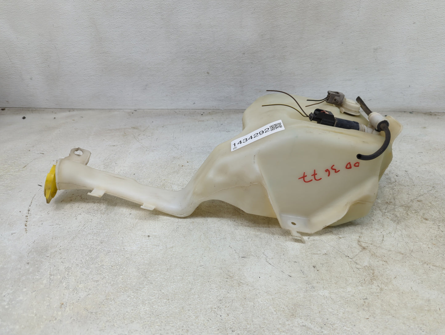 2006 Jeep Grand Cherokee Windshield Washer Fluid Reservoir Bottle Oem - Oemusedautoparts1.com