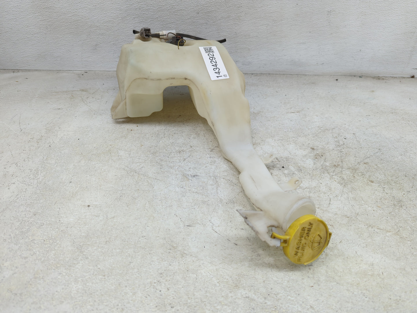 2006 Jeep Grand Cherokee Windshield Washer Fluid Reservoir Bottle Oem - Oemusedautoparts1.com
