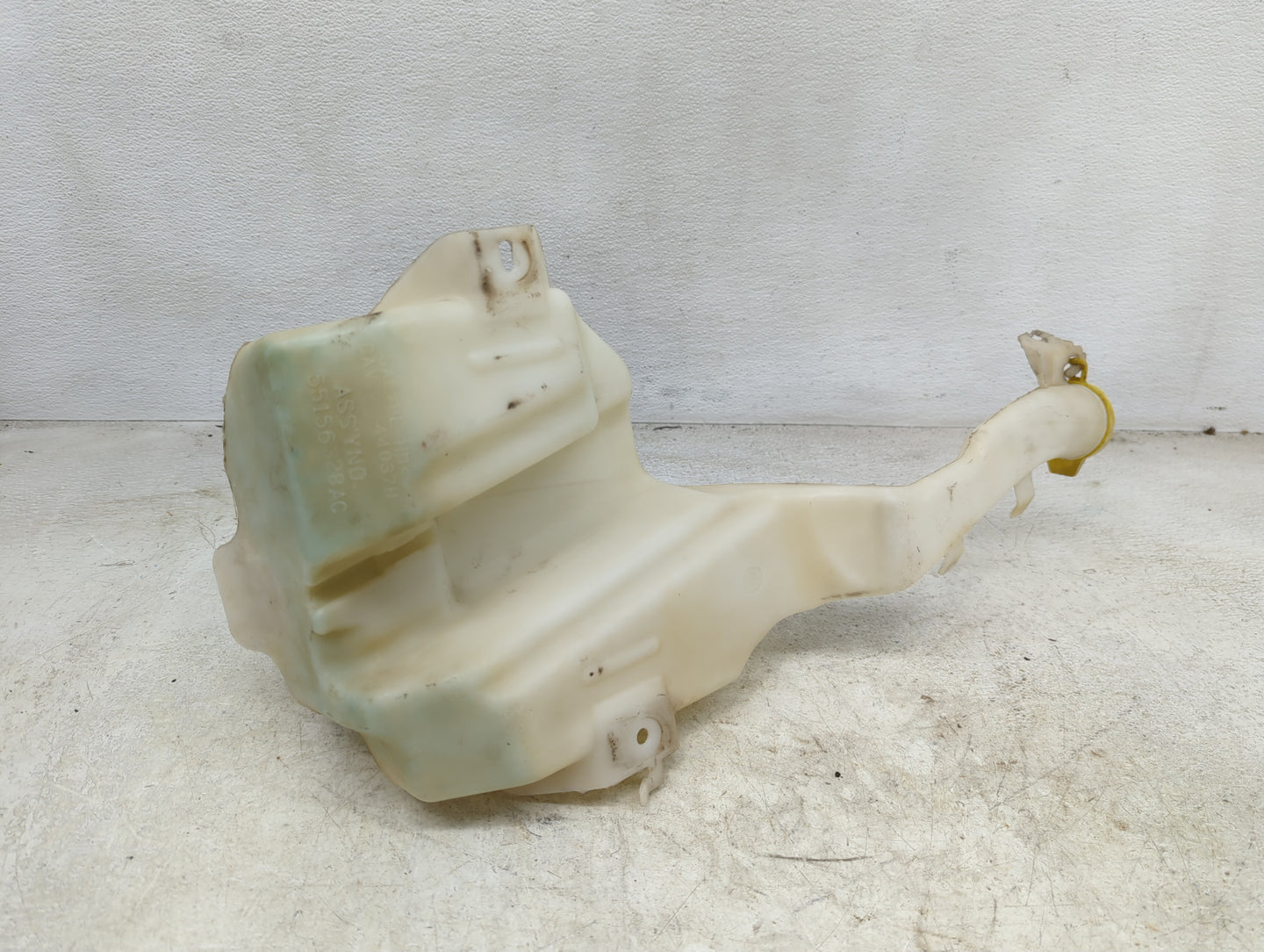 2006 Jeep Grand Cherokee Windshield Washer Fluid Reservoir Bottle Oem - Oemusedautoparts1.com
